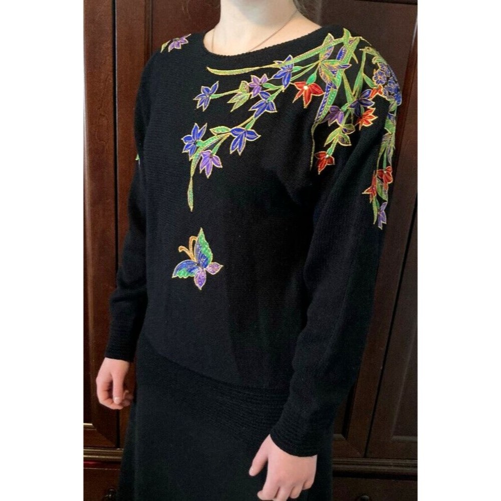 Evening Wear Womens Black Embroidered Sweater w/Shoulder Pads Sz M -26 1/4" Long